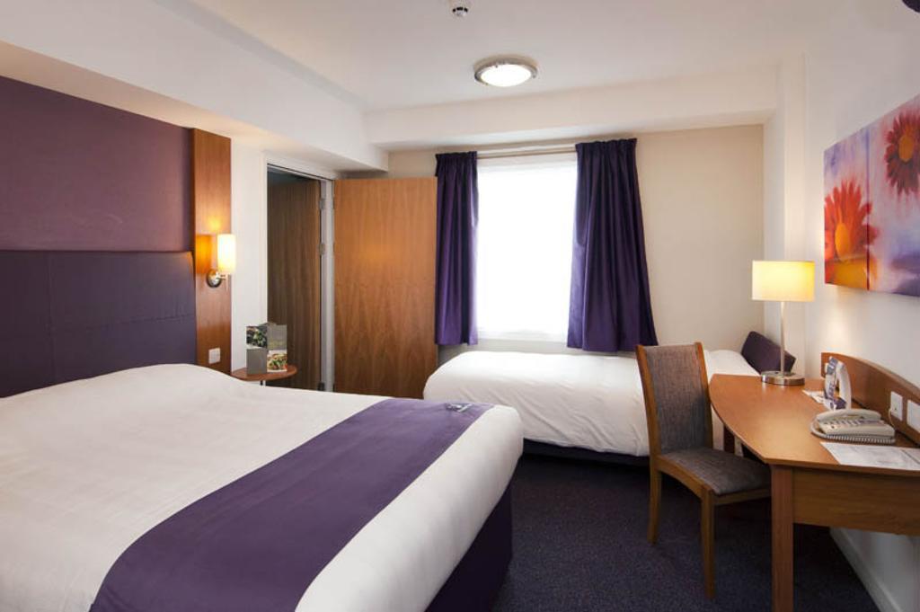 Premier Inn Southampton Airport North Stoneham Room photo