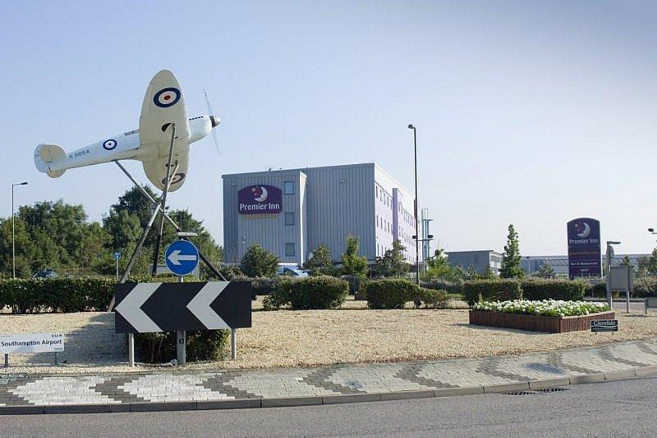 Premier Inn Southampton Airport North Stoneham Exterior photo